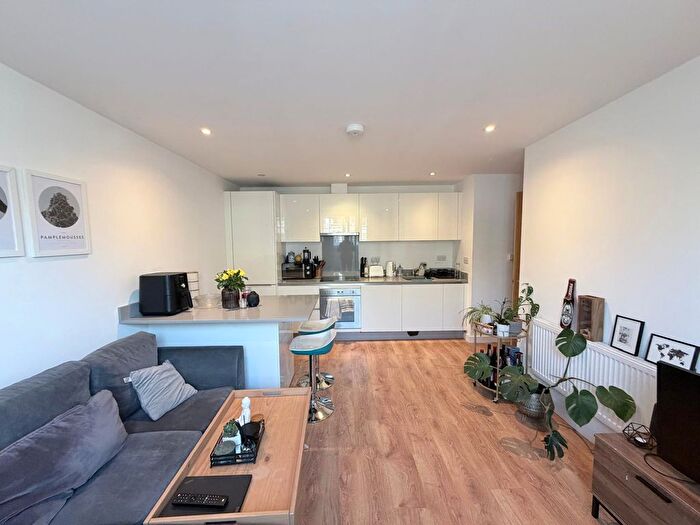 2 Bedroom Flat To Rent In Sydney Road, Enfield, EN2