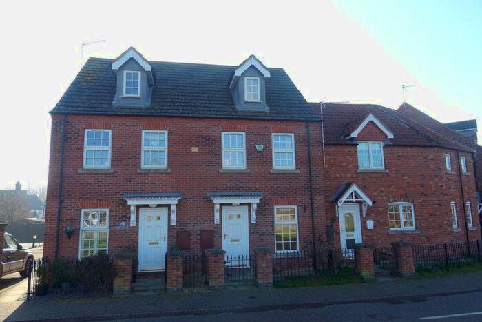 3 Bedroom Town House To Rent In Woodrow Place, Spalding, Lincs, PE11