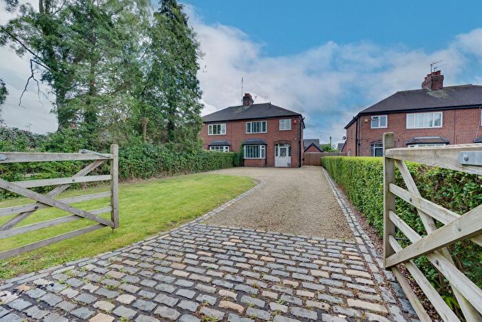 3 Bedroom Semi-detached House For Sale In Leek Road, Mossley, CW12