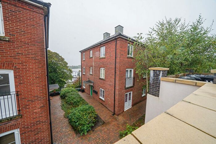 2 Bedroom Flat For Sale In Meadow Bank, Neath, SA10