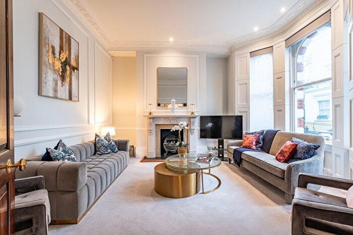 3 Bedroom Flat To Rent In Observatory Gardens, London, W8