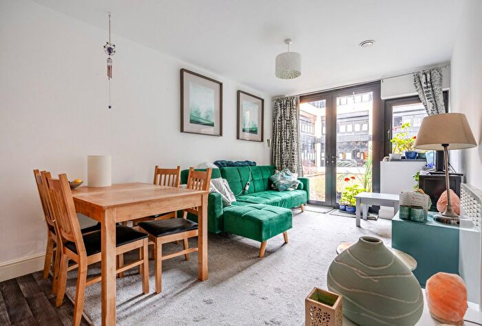 2 Bedroom Flat For Sale In Whitchurch Lane, Bristol, Somerset, BS14