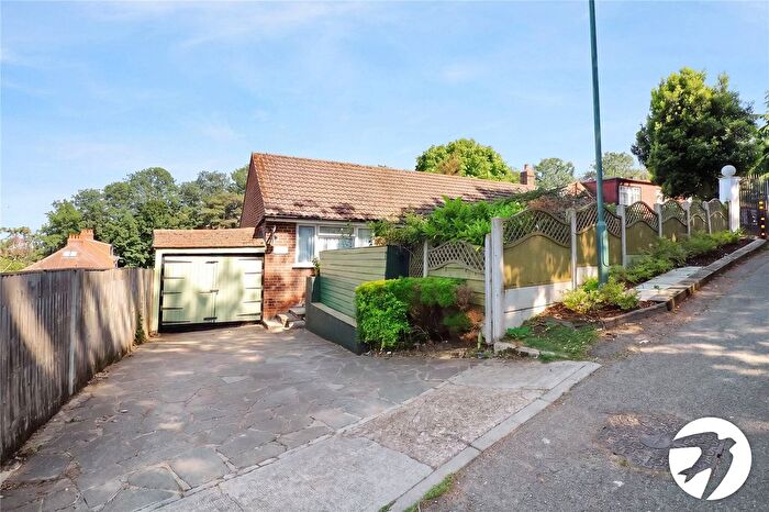 3 Bedroom Bungalow For Sale In Bunkers Hill, Belvedere, DA17