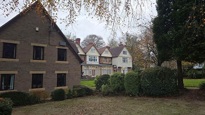 2 Bedroom Flat For Sale In Saville Road, Stoke Bishop, Bristol, BS9