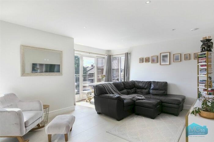 2 Bedroom Flat To Rent In Sambroke Square, Barnet, Hertfordshire, EN4