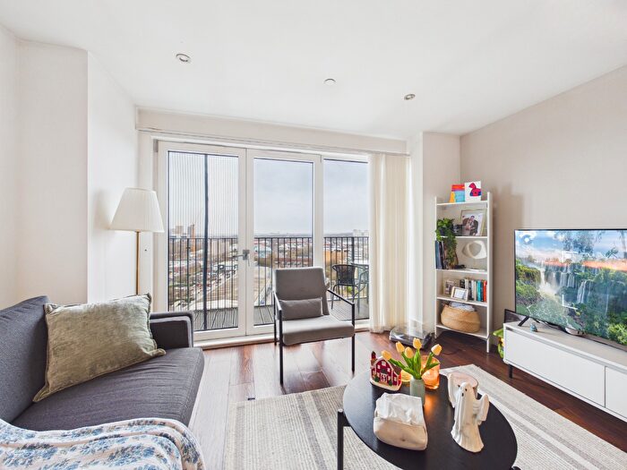 2 Bedroom Flat For Sale In Wilburn Basin, Salford, M5