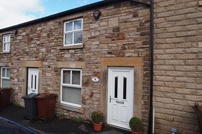 2 Bedroom Terraced House To Rent In Buxton Road, Chapel-En-Le-Frith, SK23