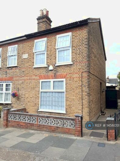 2 Bedroom Semi-Detached House To Rent In Malvern Road, Hornchurch, RM11