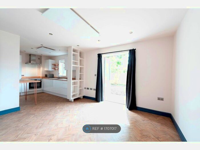 2 Bedroom Flat To Rent In Cedar Apartments, Filton, Bristol, BS34