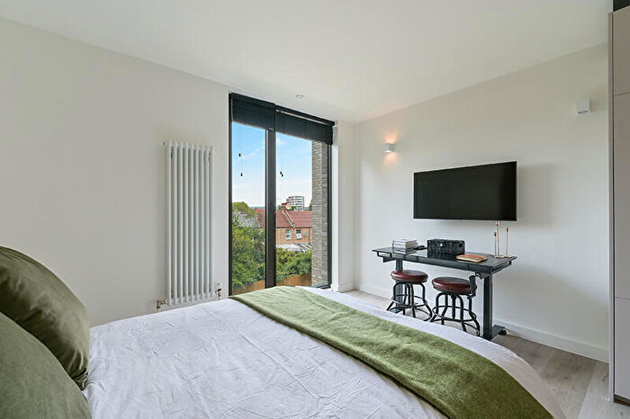 Studio To Rent In Ferme House, Greenhill Way, Harrow, HA1
