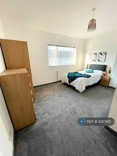 5 Bedroom Terraced House To Rent In Groves Street, Swindon, SN2