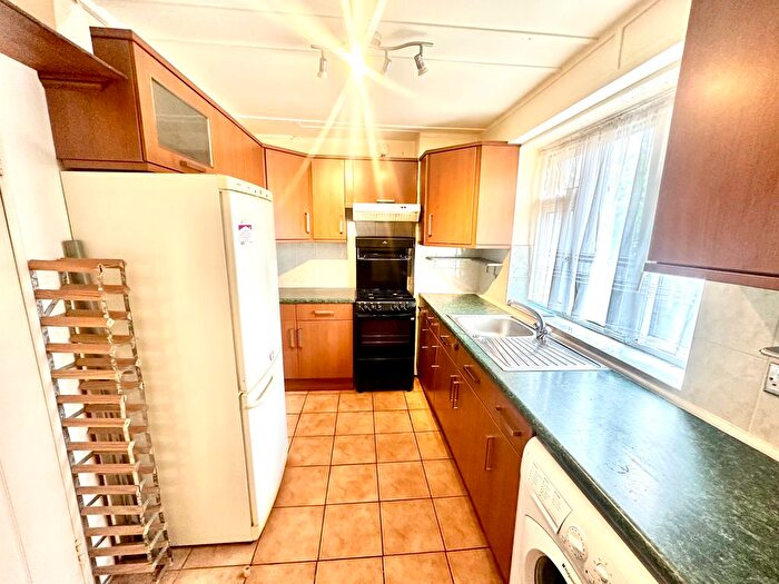 2 Bedroom Flat To Rent In Little Gearies, Ilford, IG6