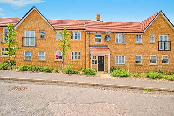 2 Bedroom Flat For Sale In Jay Close, Hemel Hempstead, HP3