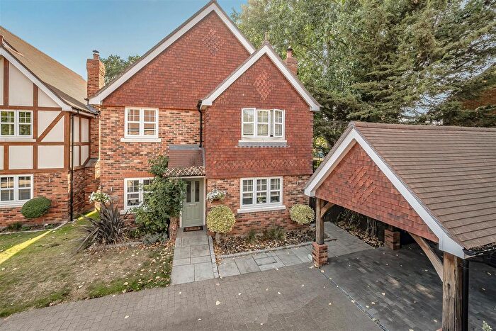 4 Bedroom Detached House For Sale In Croft Road, Shinfield, Berkshire, RG2