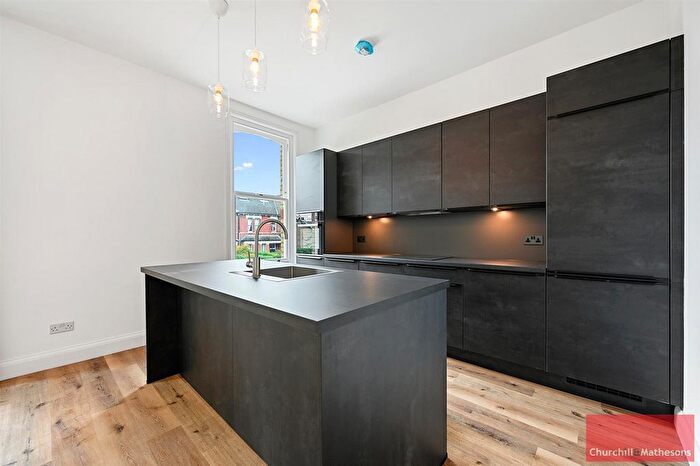 2 Bedroom Flat To Rent In Cumberland Park, London, W3