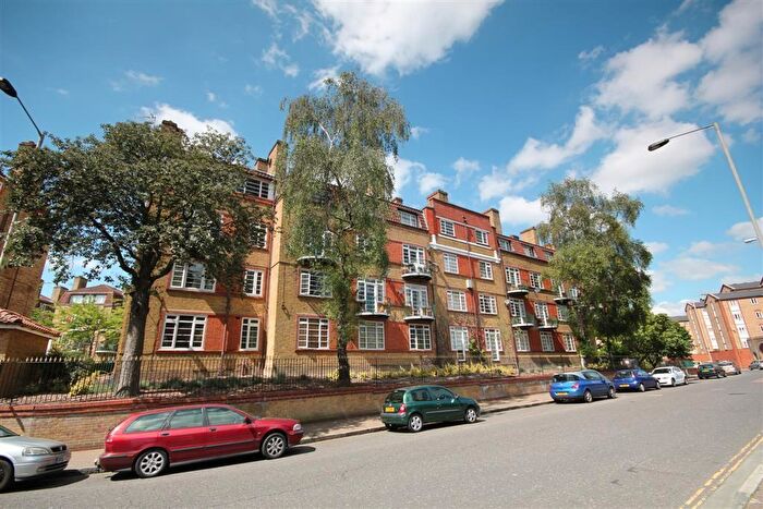 3 Bedroom Flat To Rent In Acorn Walk, London, SE16