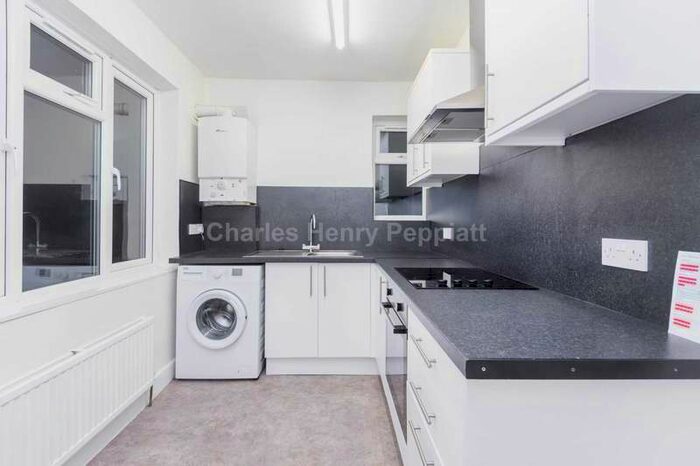 2 Bedroom Apartment To Rent In Palmerston Road, Wood Green, N22