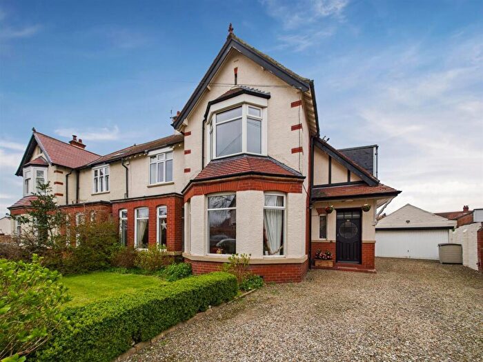 5 Bedroom Semi-Detached House For Sale In St. Georges Crescent, Monkseaton, NE25
