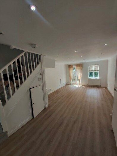 2 Bedroom Semi-Detached House To Rent In Grenville Place, London, NW7