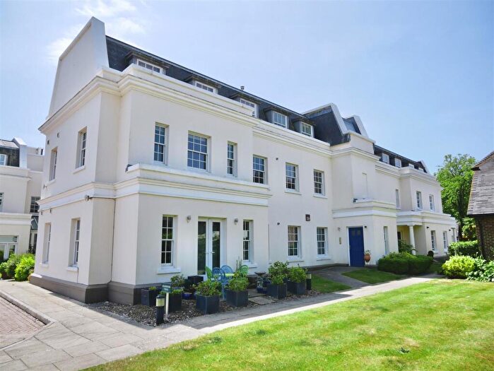 2 Bedroom Apartment For Sale In Tortington Manor, Arundel, BN18