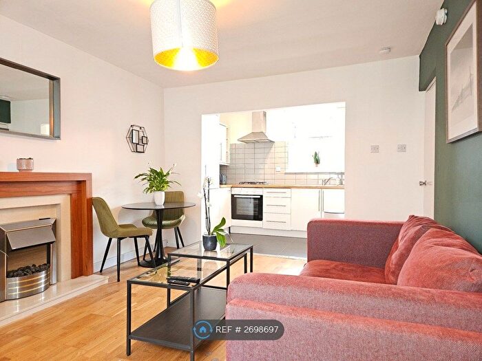 1 Bedroom Flat To Rent In Maxwell Gardens, Glasgow, G41