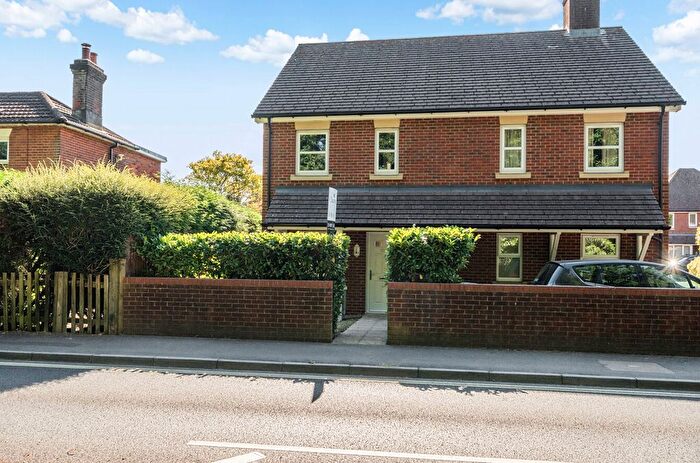 3 Bedroom Semi Detached House For Sale In Brook Lane, Sarisbury Green, Southampton, Hampshire, SO31