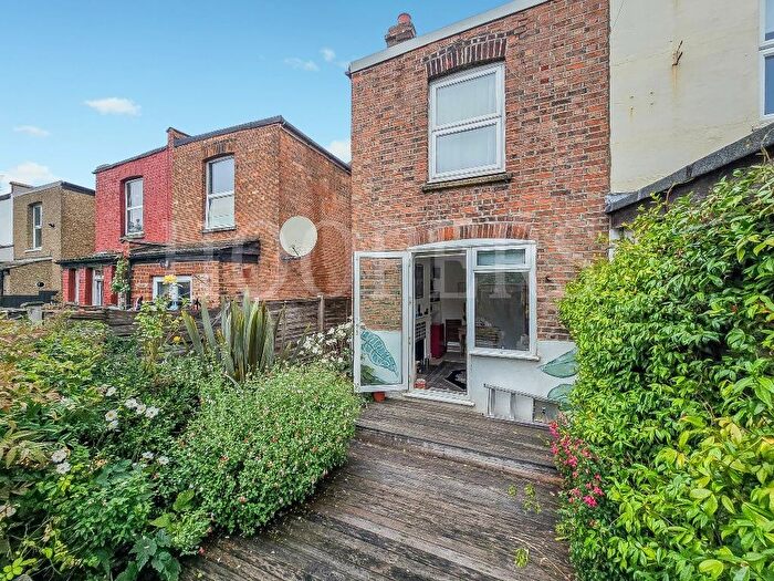 2 Bedroom Flat For Sale In Chapter Road, London, NW2