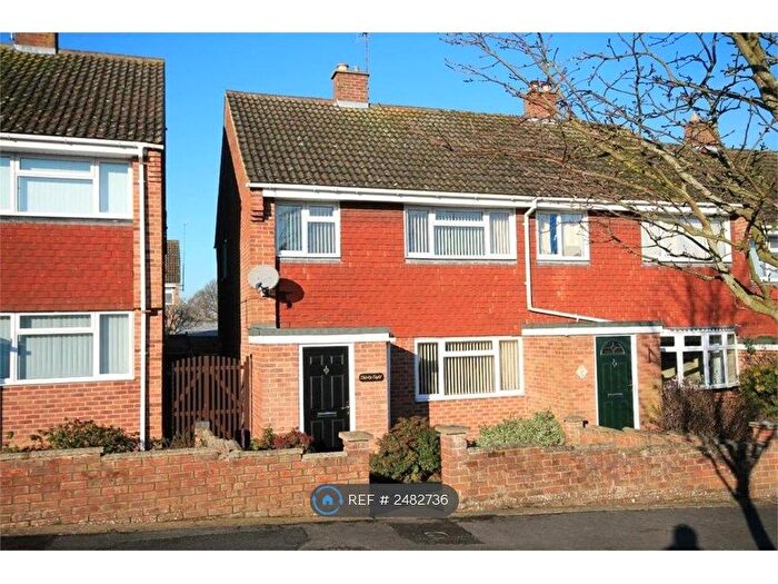 3 Bedroom End Of Terrace House To Rent In Aintree Close, Newbury, RG14