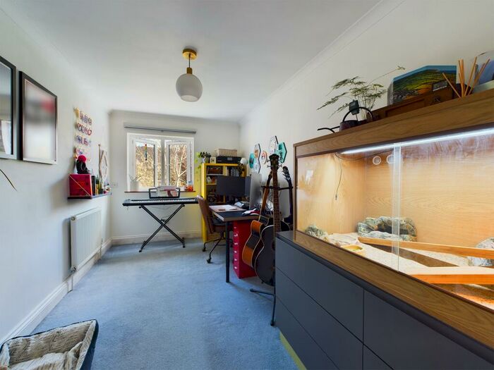 3 Bedroom End Of Terrace House For Sale In Chiltern View, Purley On Thames, RG8