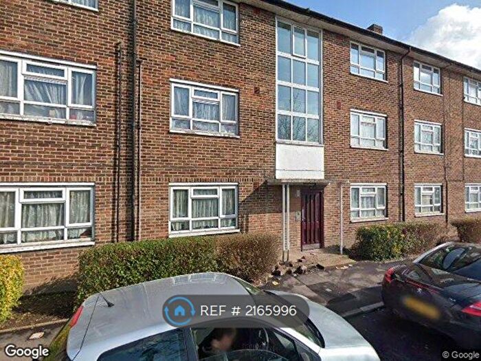 2 Bedroom Flat To Rent In Whalebone Lane South, Dagenham, RM8