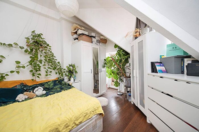 3 Bedroom Flat For Sale In Club Row, Shoreditch, London, E2