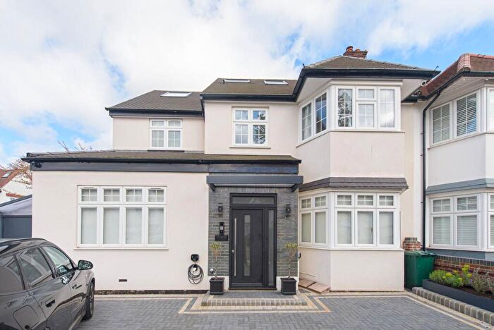 3 Bedroom Flat To Rent In Hervey Close, Finchley Central, London, N3