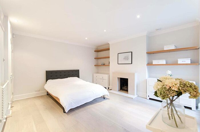 2 Bedroom Flat To Rent In Fernshaw Road, Chelsea, London, SW10