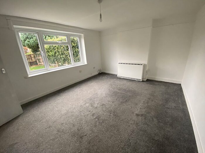 2 Bedroom Flat For Sale In - Walnut Tree Ground, Fyfield, Andover, Hampshire, SP11
