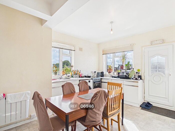 3 Bedroom Flat To Rent In Central Square, Peterborough, PE2