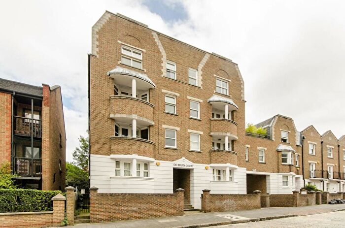 2 Bedroom Flat To Rent In Debruin Court, Isle Of Dogs, London, E14