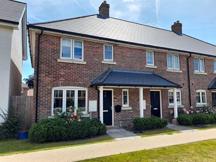 3 Bedroom Terraced House To Rent In Northwood View, Arundel, BN18