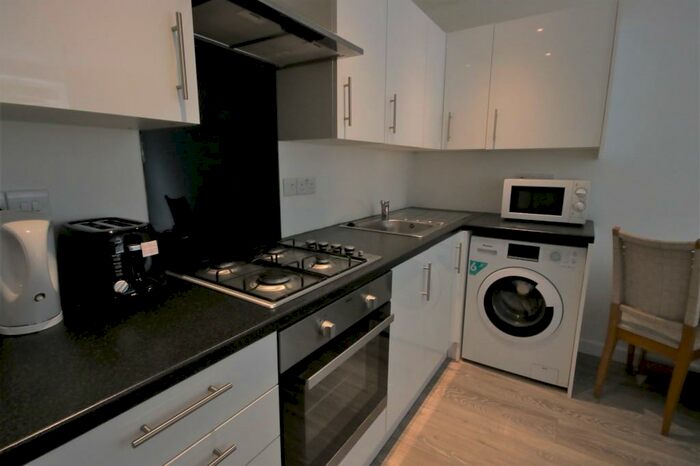 2 Bedroom Flat To Rent In Newmarket Terrace, BN2