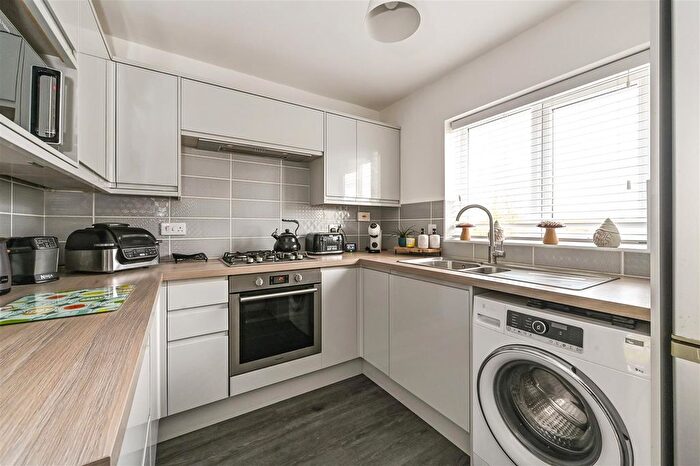 3 Bedroom End Of Terrace House For Sale In Cormorant Close, Fareham, PO16