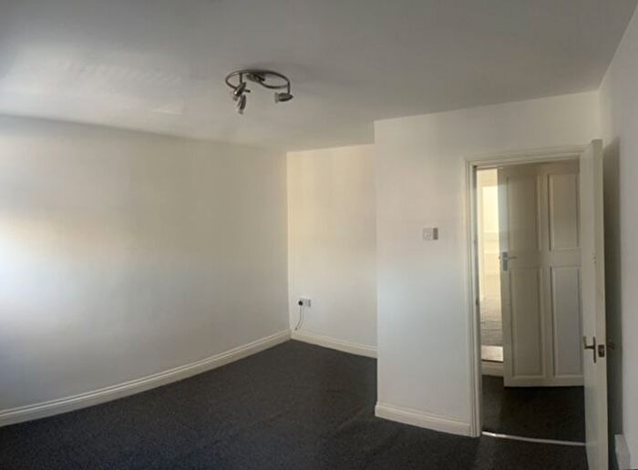 2 Bedroom Flat To Rent In Albany Road, Cardiff, CF24
