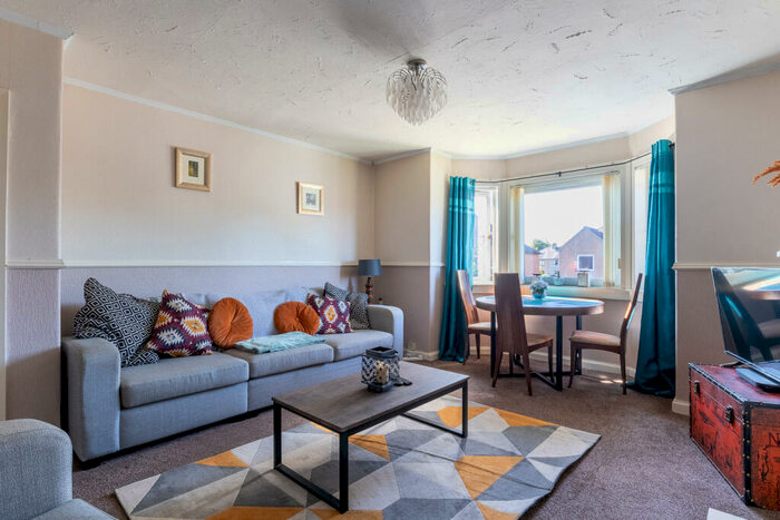 3 Bedroom Flat For Sale In Oswald Avenue, Grangemouth, FK3
