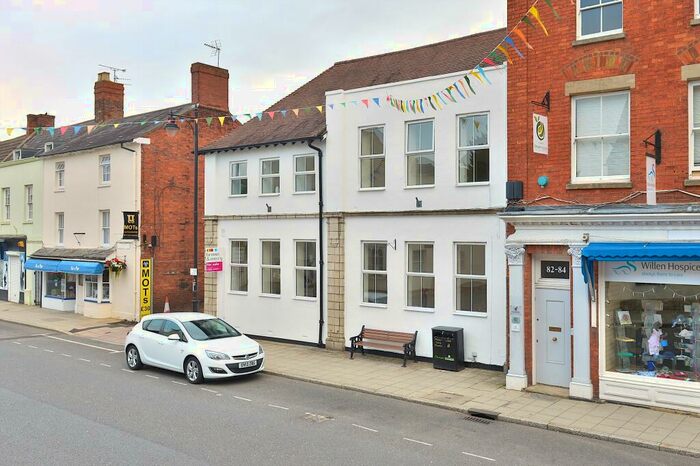 2 Bedroom Flat To Rent In High Street, Stony Stratford, Milton Keynes, MK11