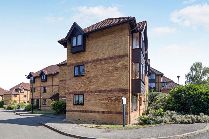 2 Bedroom Flat To Rent In Linwood Close London, SE5