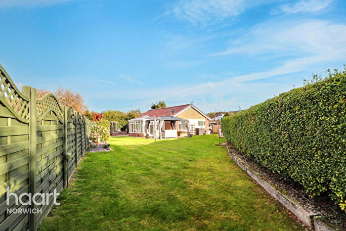 3 Bedroom Detached Bungalow For Sale In Mill Close, Norwich, NR12
