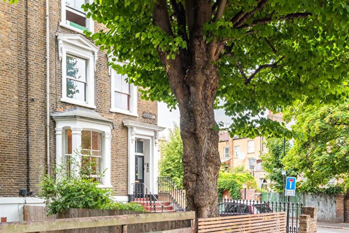 2 Bedroom Flat To Rent In Navarino Road, E8