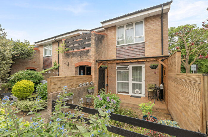 1 Bedroom Apartment For Sale In Dennis Reeve Close, Mitcham, CR4