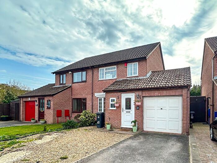 3 Bedroom Semi-Detached House For Sale In Leyton Drive, Bridgwater, Somerset, TA6