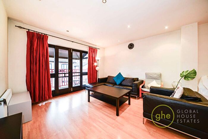 2 Bedroom Flat To Rent In Lancaster Drive, Canary Wharf, London, E14