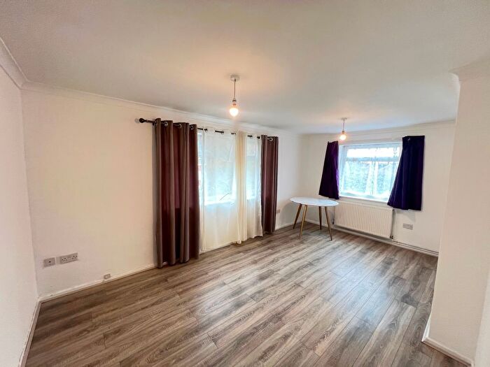 1 Bedroom Flat To Rent In Reservoir Road, London, N14