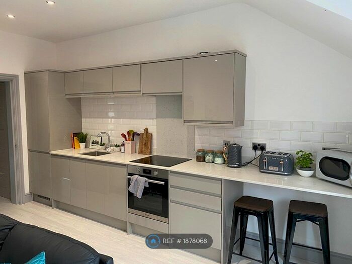 1 Bedroom Flat To Rent In Market Street, Stourbridge, DY8